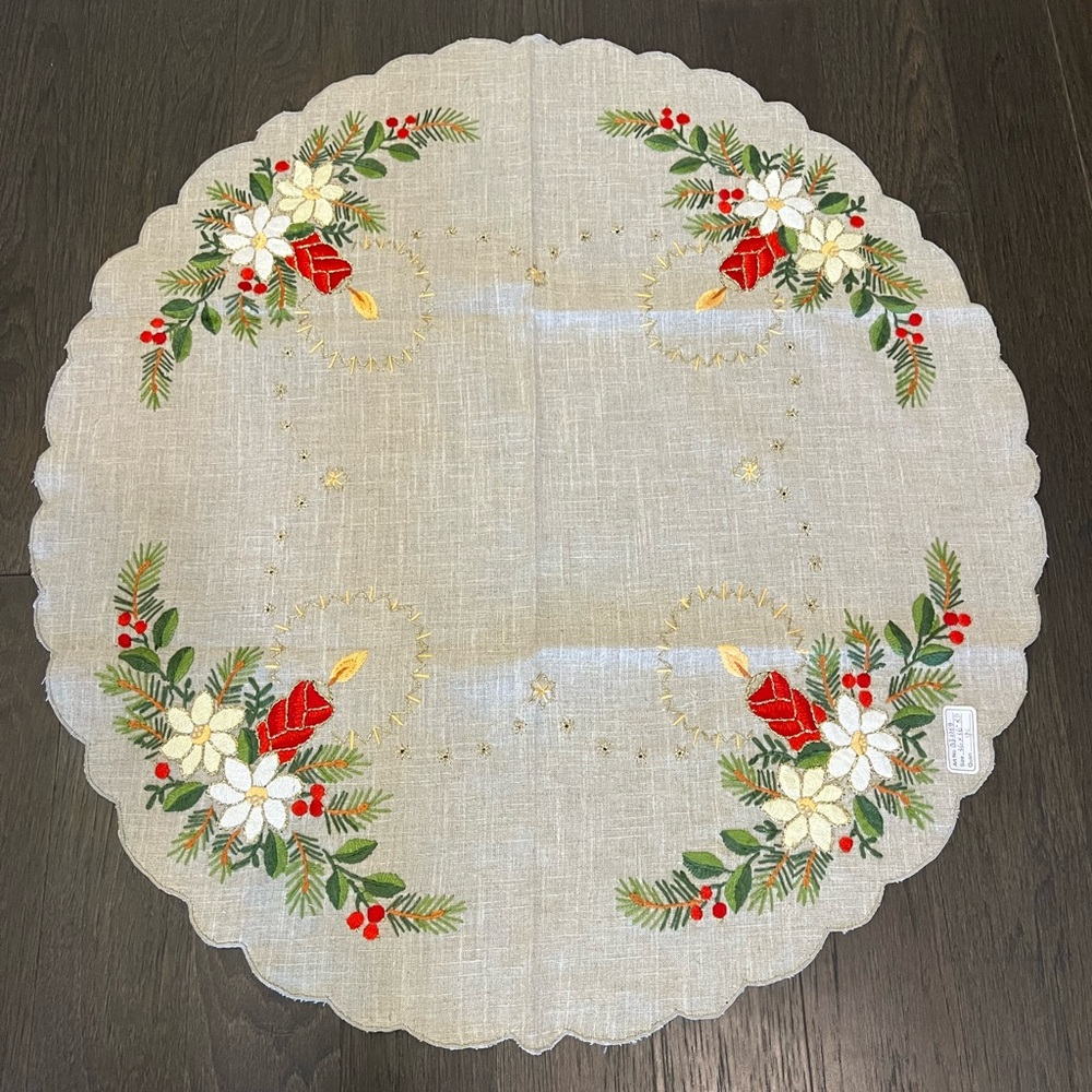 NWOT - Handmade Christmas Table Topper (Round)
